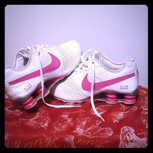 pink and white nike shox